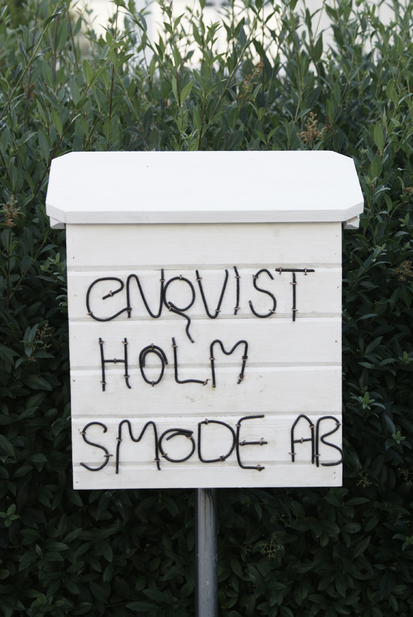 Postl�da med rostig tr�d.