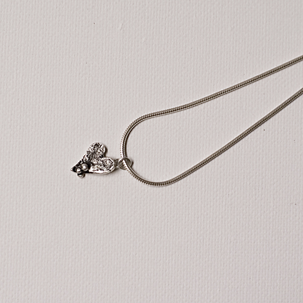 Litet silverhj�rta. (s�ld)