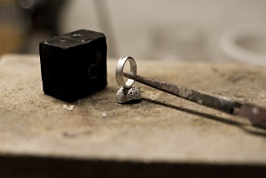 Torkad silverlera blev ny ring