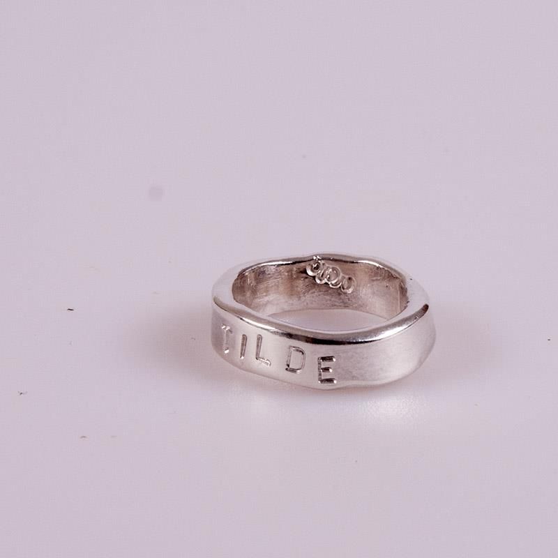 MENQ-ring 1 100 kr inkl. text