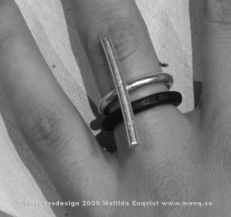 Silverring och rostig upphittad ring. Ej sld.